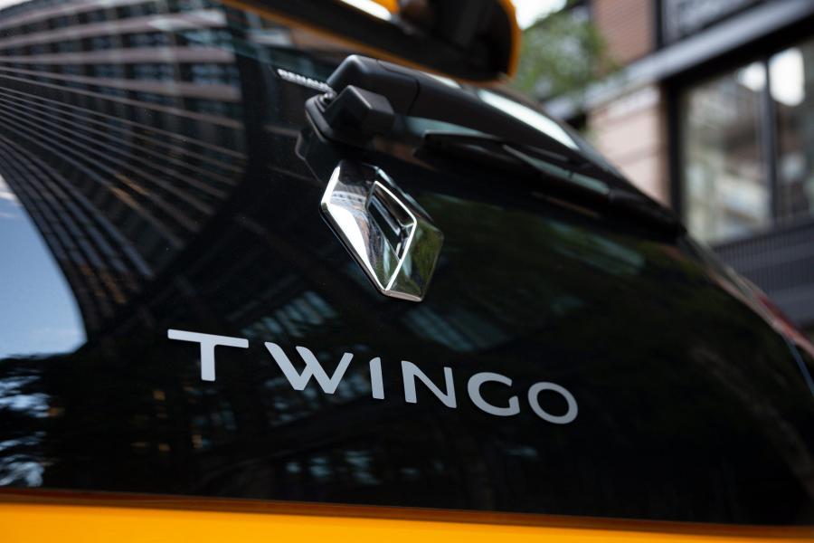 Логотип Renault Twingo 2019 года  (JP) (фото 18 из 29)